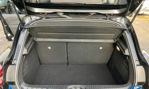 Renault Clio v Clio e-tech 140 - 21n limited 1009 10