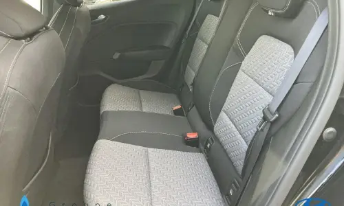 Renault Clio v Clio e-tech 140 - 21n limited 1009 9