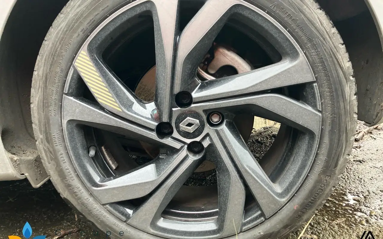 Renault Clio v Clio e-tech full hybrid 145 engineered 1012 11