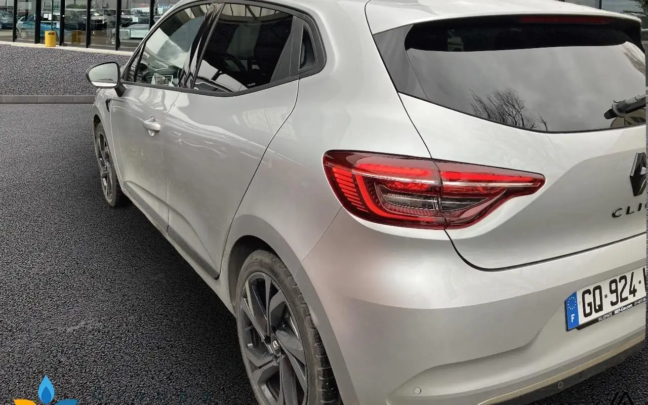 Renault Clio v Clio e-tech full hybrid 145 engineered 1012 2