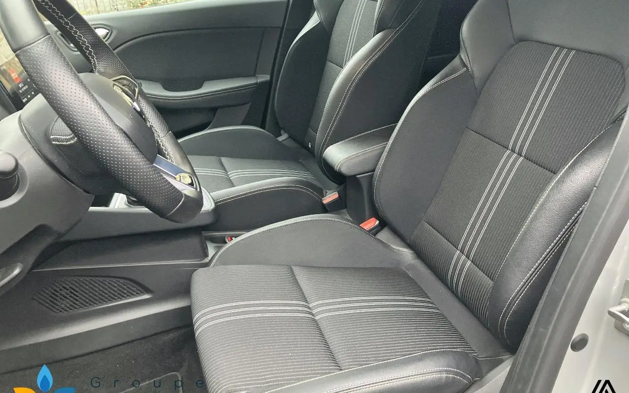 Renault Clio v Clio e-tech full hybrid 145 engineered 1012 8