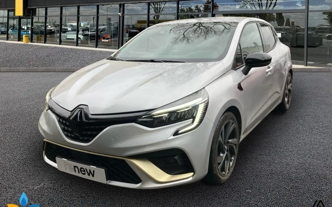 Renault Clio v Clio e-tech full hybrid 145 engineered 1017 1