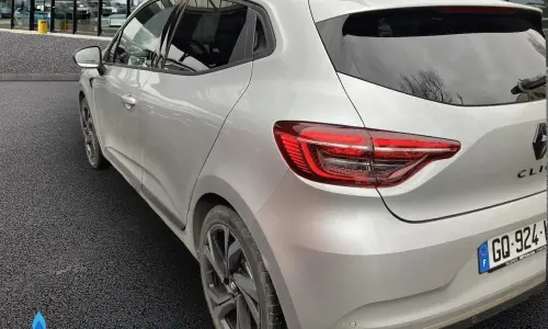 Renault Clio v Clio e-tech full hybrid 145 engineered 1017 2