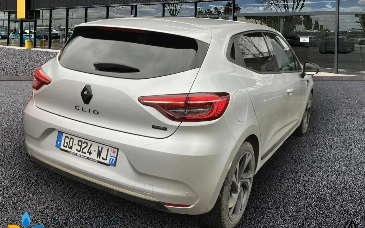 Renault Clio v Clio e-tech full hybrid 145 engineered 1017 3