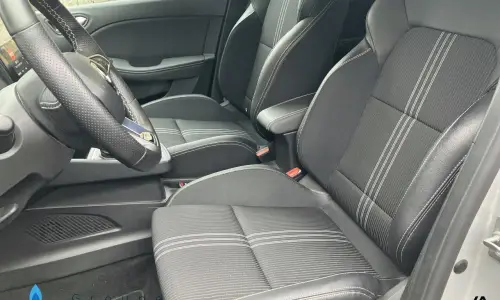 Renault Clio v Clio e-tech full hybrid 145 engineered 1017 8