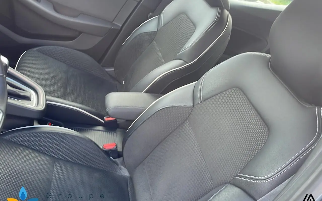 Renault Clio v Clio e-tech 140 intens 1034 8