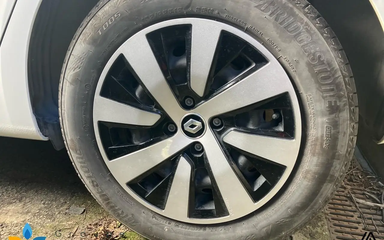 Renault Clio v Clio tce 90 equilibre 1035 11