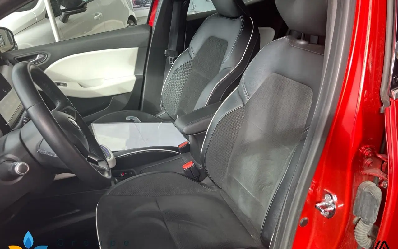 Renault Clio v Clio e-tech 140 intens 1038 8