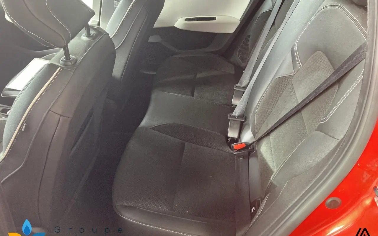 Renault Clio v Clio e-tech 140 intens 1038 9