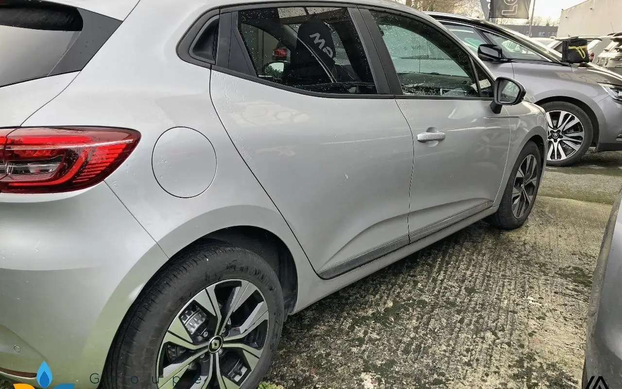 Renault Clio v Clio tce 90 evolution 1042 4