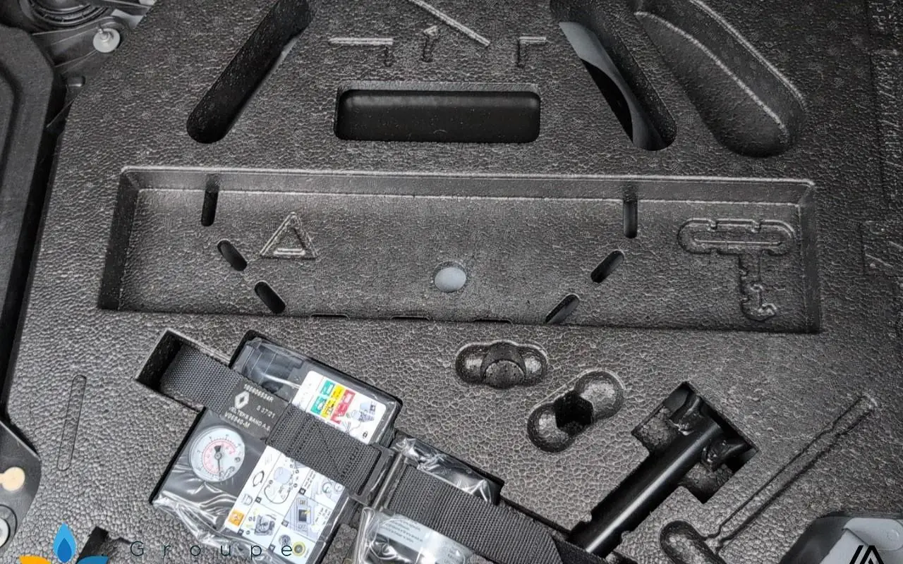 Renault Clio v Clio e-tech 140 - 21n sl lutecia 1105 11