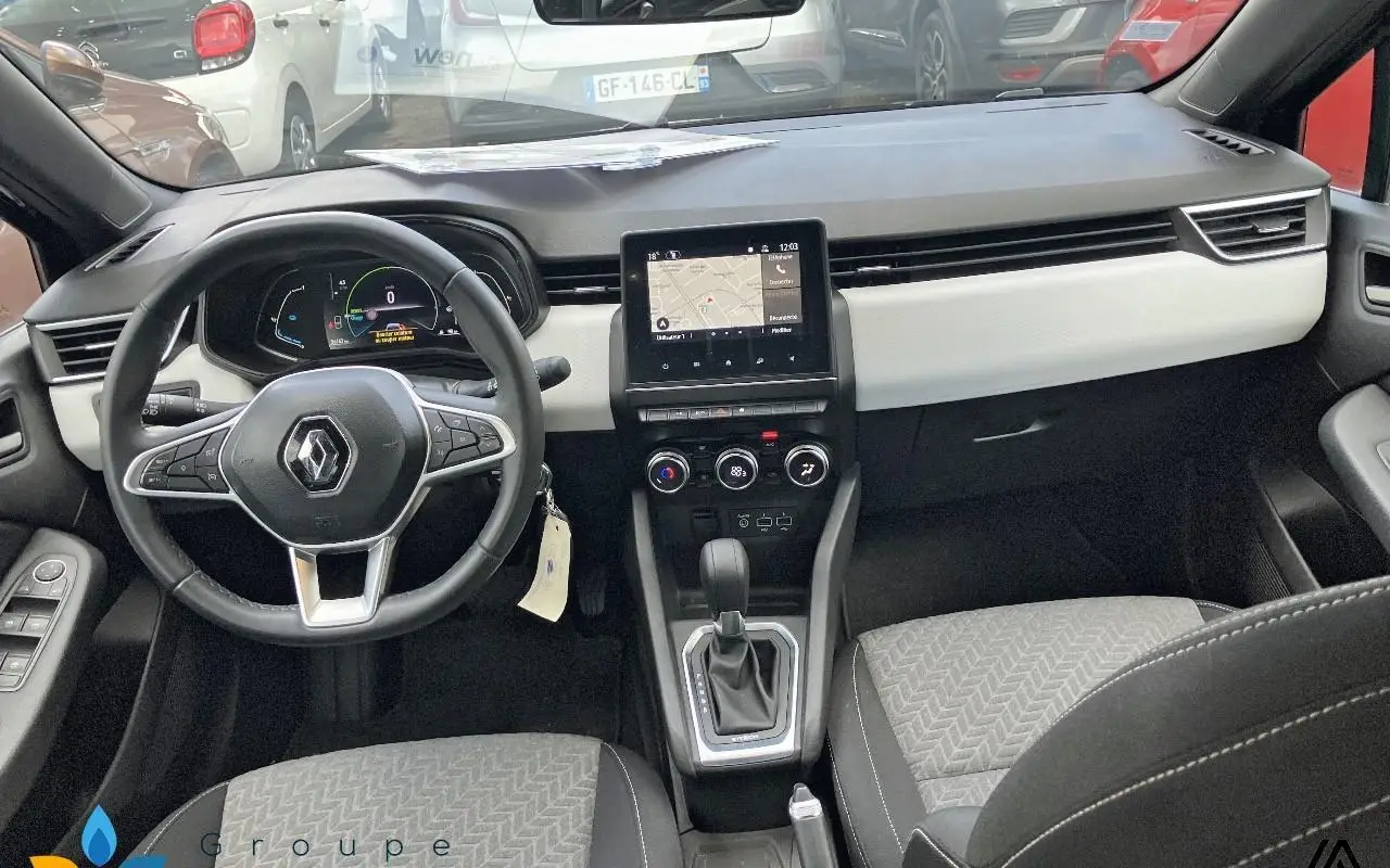 Renault Clio v Clio e-tech 140 - 21n limited 1136 6