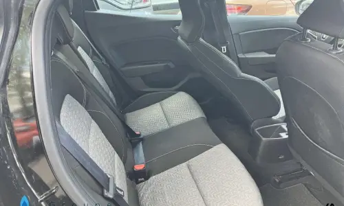 Renault Clio v Clio e-tech 140 - 21n limited 1136 9