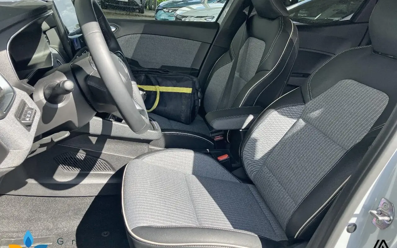 Renault Clio v Clio tce 90 techno 1137 8