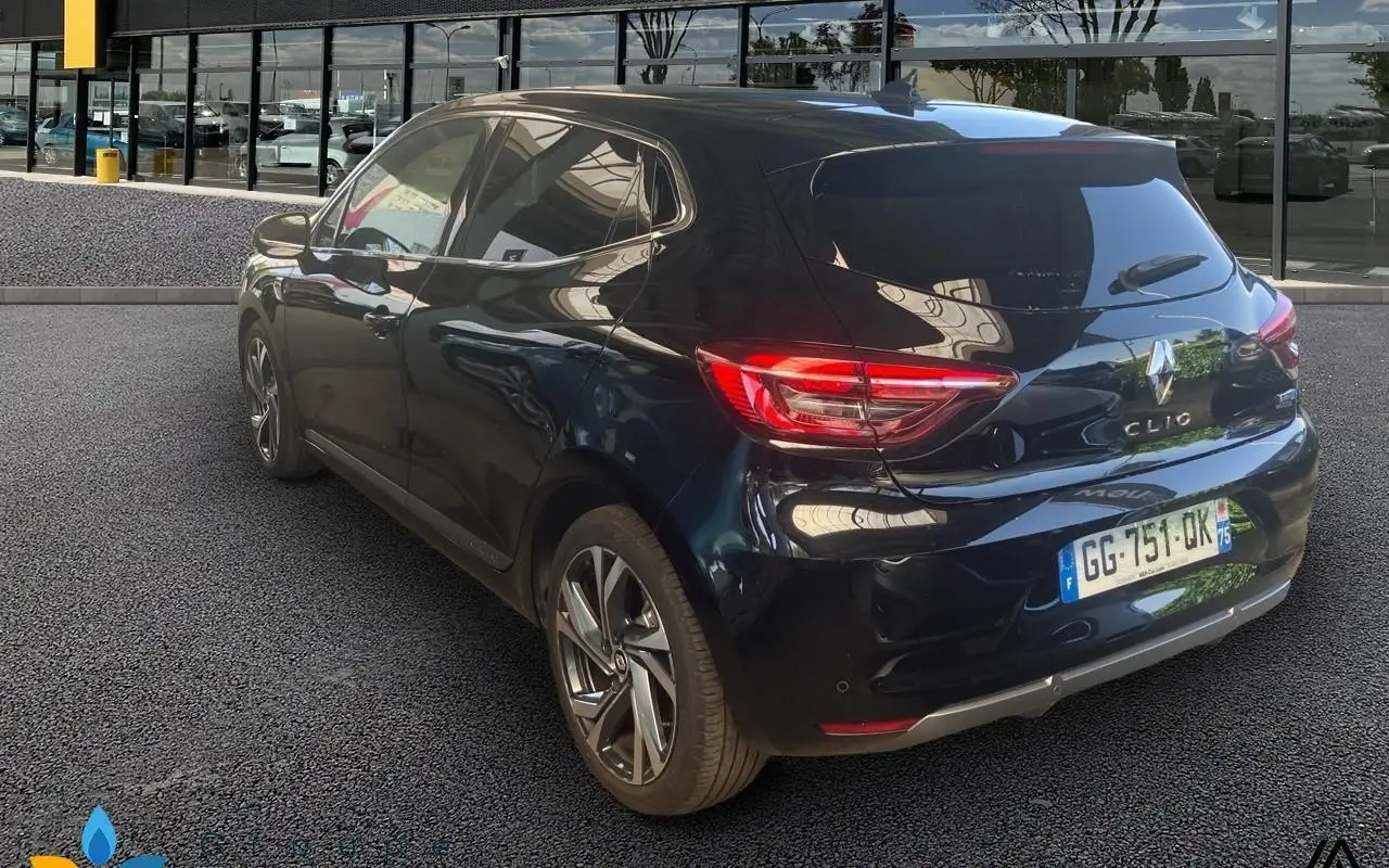 Renault Clio v Clio e-tech 140 - 21n r.s. line 1151 2