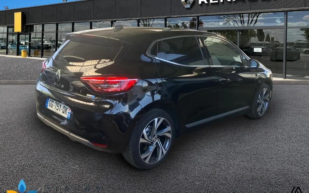 Renault Clio v Clio e-tech 140 - 21n r.s. line 1151 3