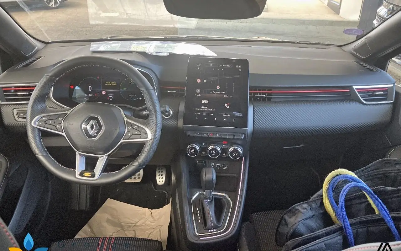 Renault Clio v Clio e-tech 140 - 21n r.s. line 1151 6
