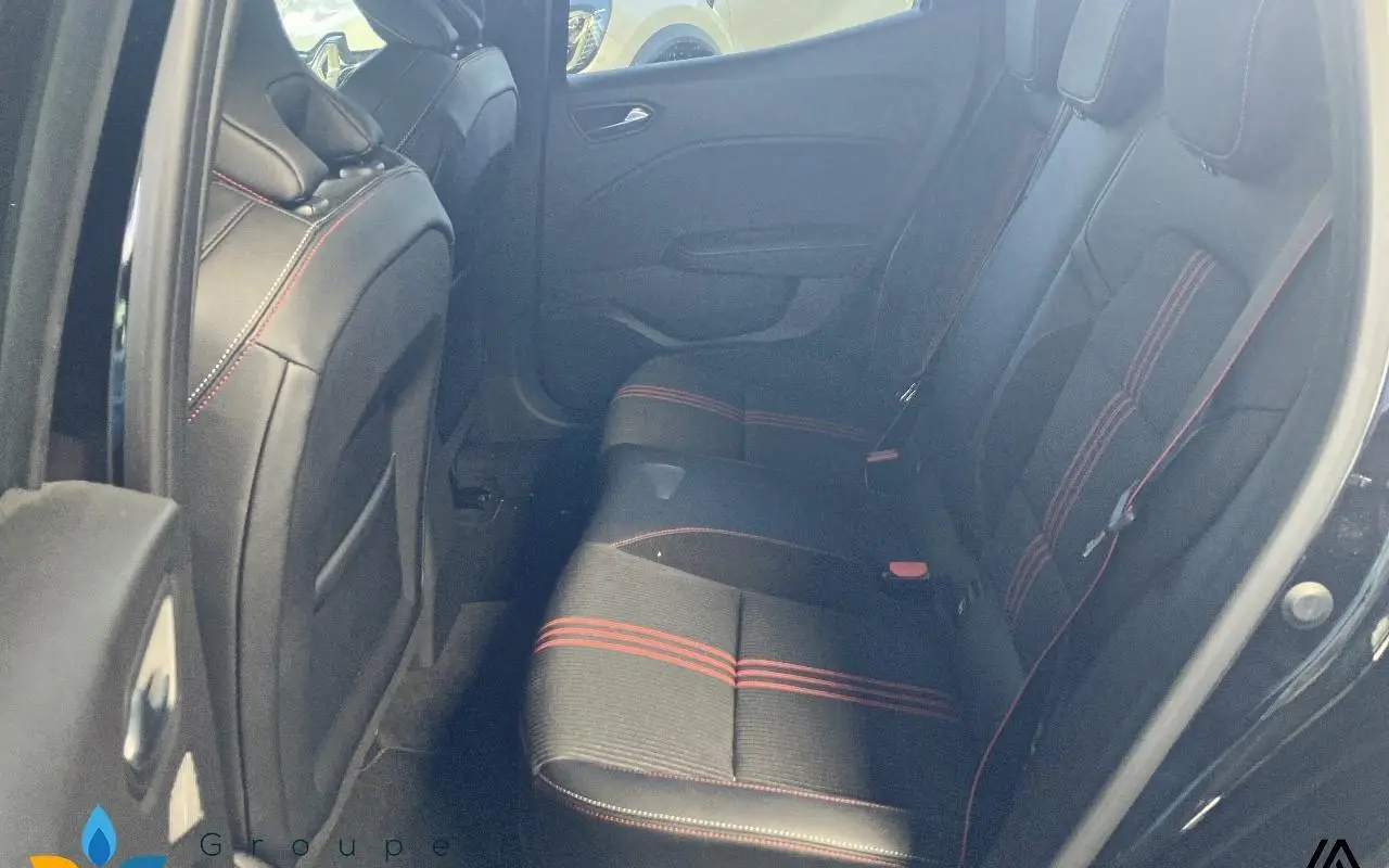 Renault Clio v Clio e-tech 140 - 21n r.s. line 1151 9