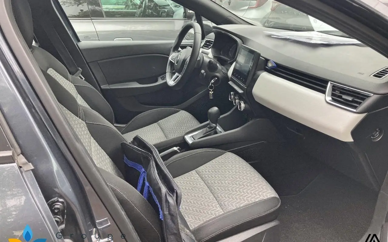 Renault Clio v Clio e-tech 140 - 21n limited 1174 8