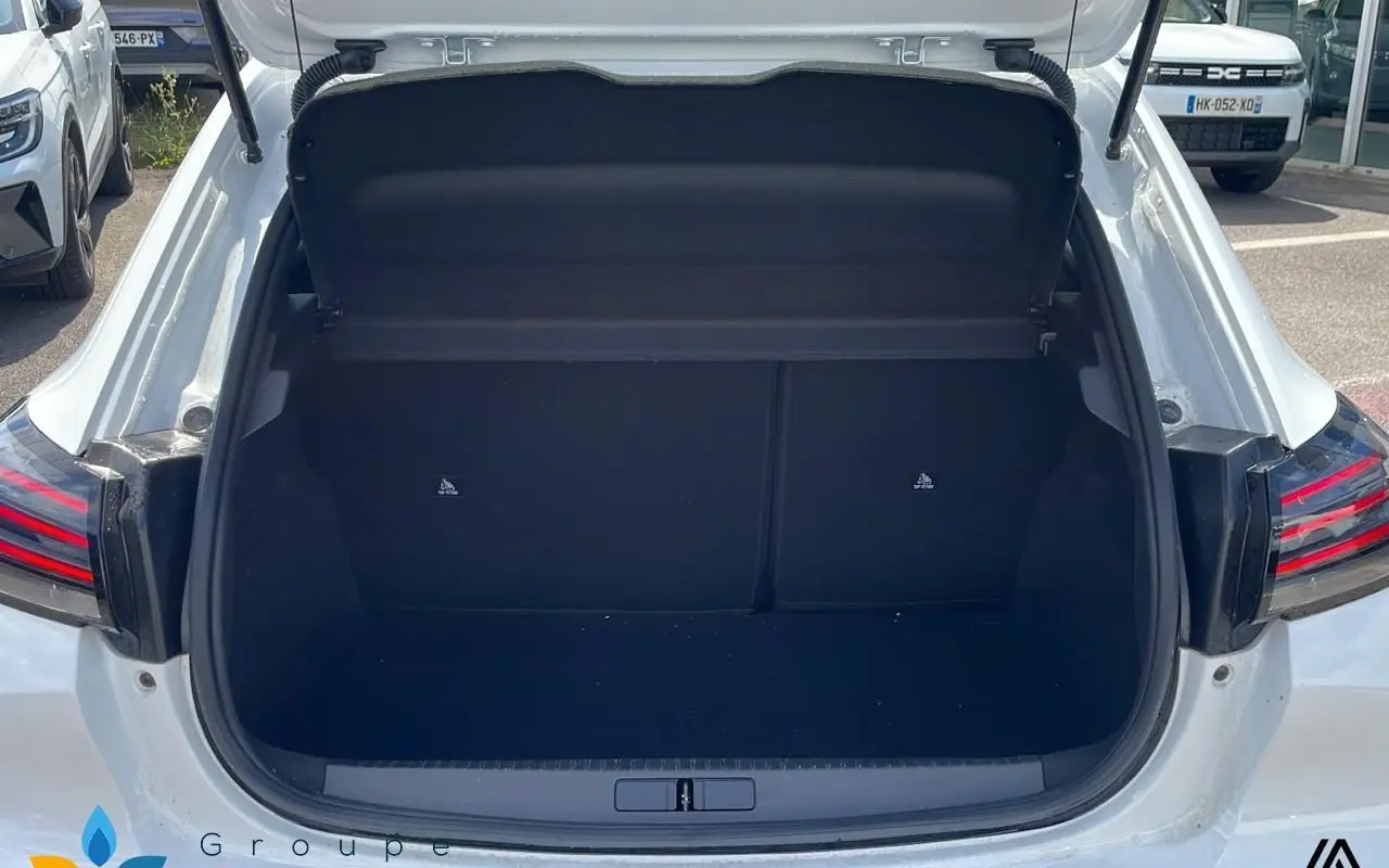 Peugeot 208 Hybrid 100 1183 10