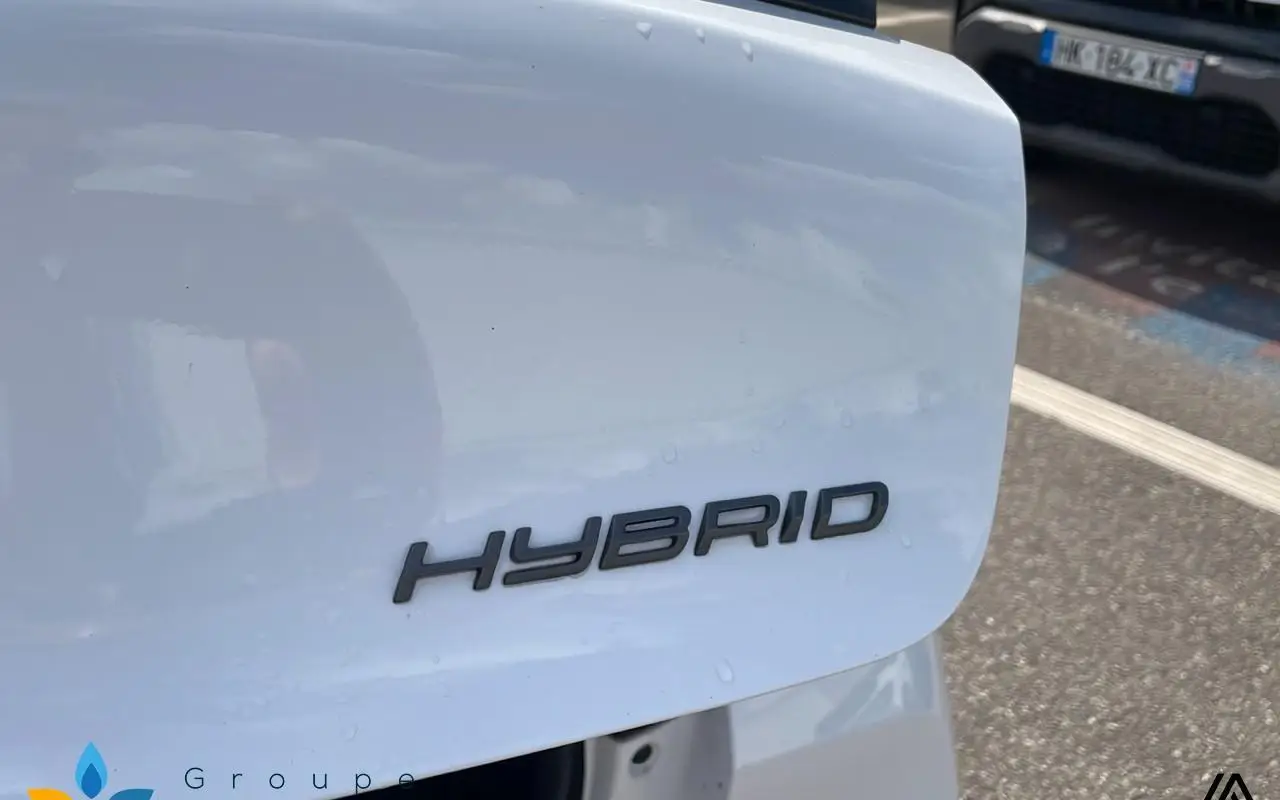 Peugeot 208 Hybrid 100 1183 11