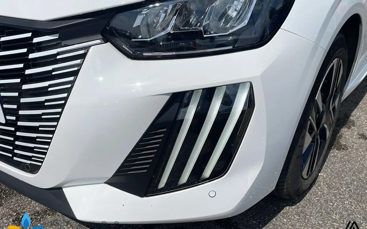 Peugeot 208 Hybrid 100 1183 13