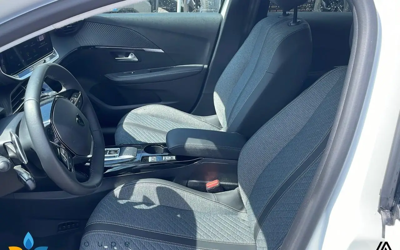 Peugeot 208 Hybrid 100 1183 8