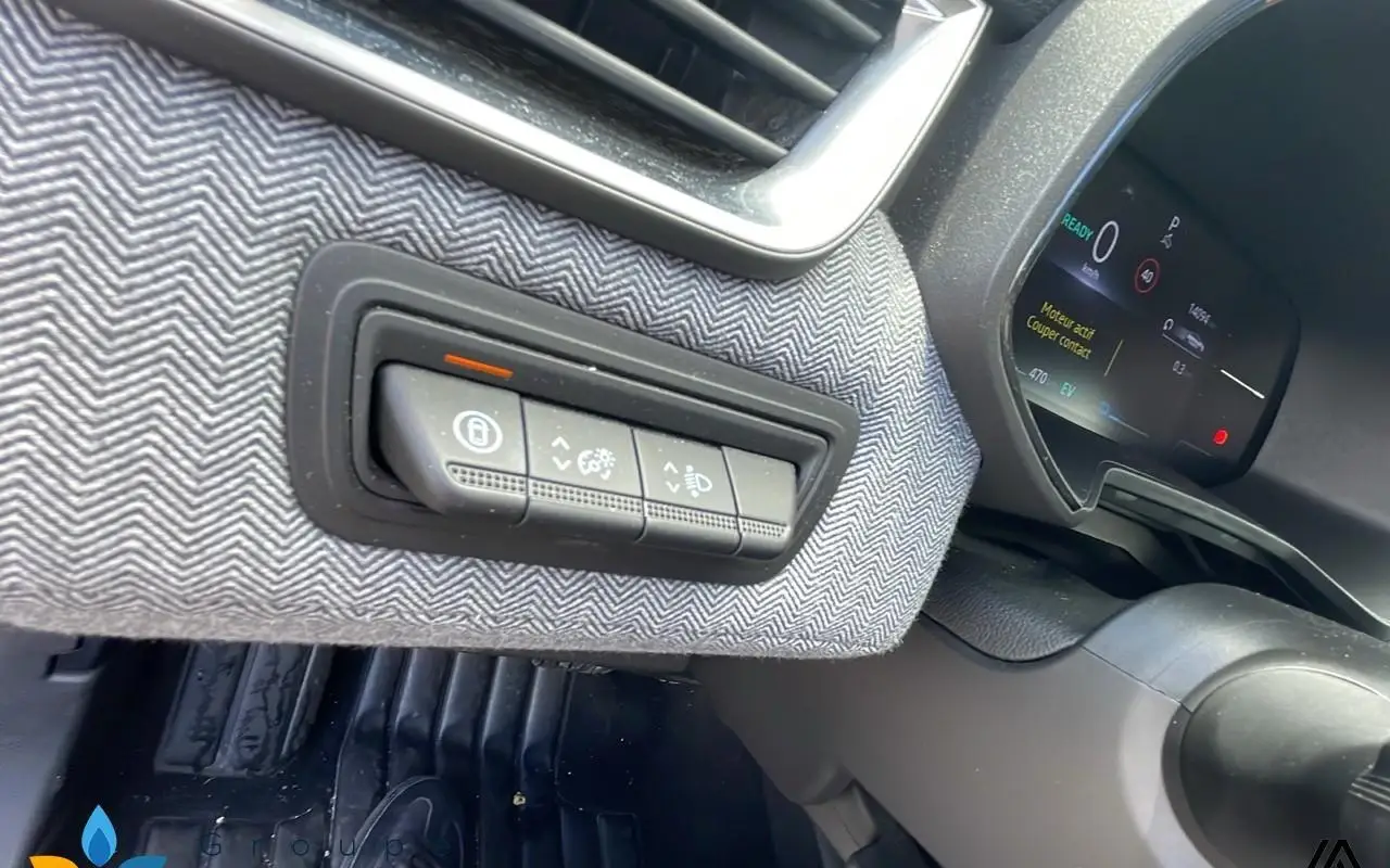 Renault Clio v Clio e-tech full hybrid 145 ch gsr2 techno 1208 13