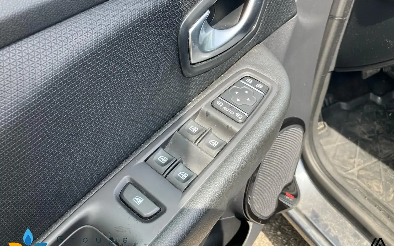 Renault Clio iv Clio dci 90 e6c edc intens 1238 13