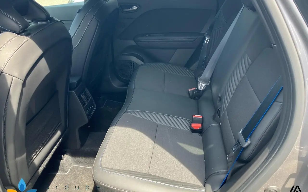 Renault Captur E-tech full hybrid 160 ch techno 1242 9