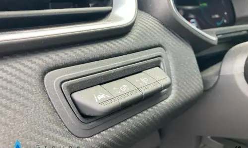 Renault Clio v Clio e-tech full hybrid 145 engineered 1284 13