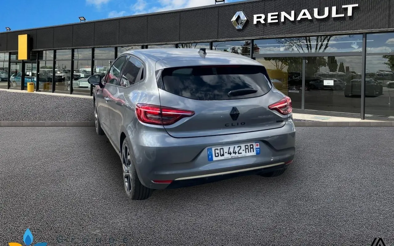 Renault Clio v Clio e-tech full hybrid 145 engineered 1284 2