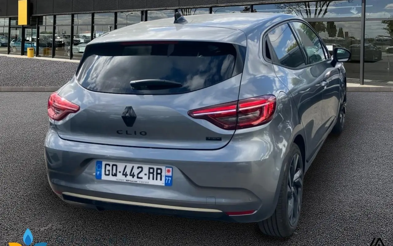 Renault Clio v Clio e-tech full hybrid 145 engineered 1284 3