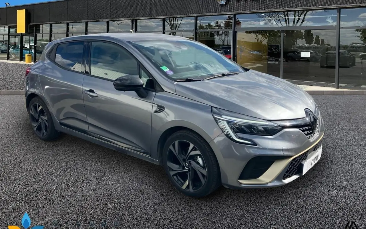 Renault Clio v Clio e-tech full hybrid 145 engineered 1284 4