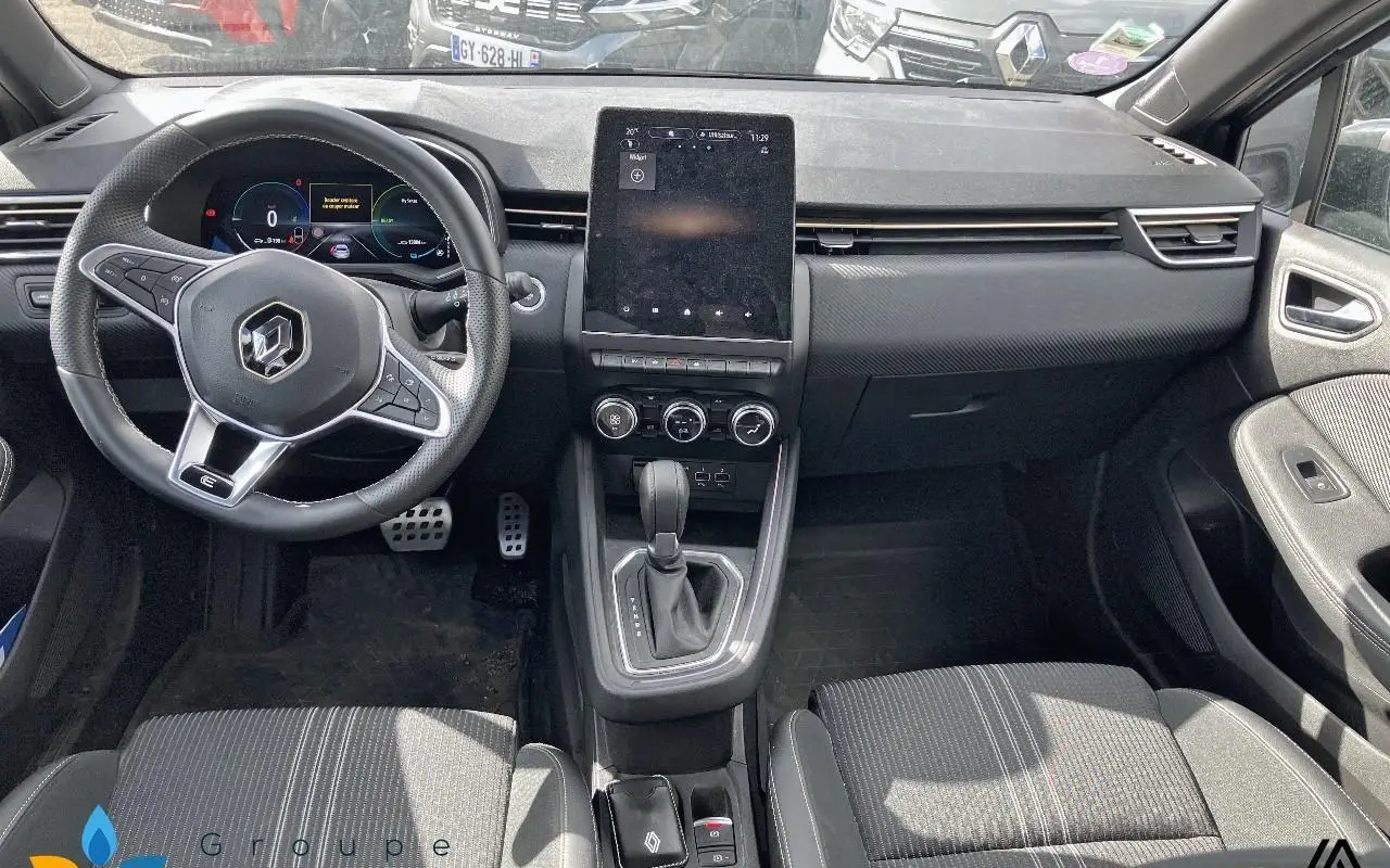 Renault Clio v Clio e-tech full hybrid 145 engineered 1284 6