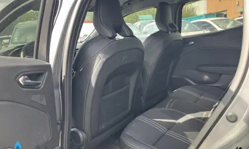 Renault Clio v Clio e-tech full hybrid 145 engineered 1284 9