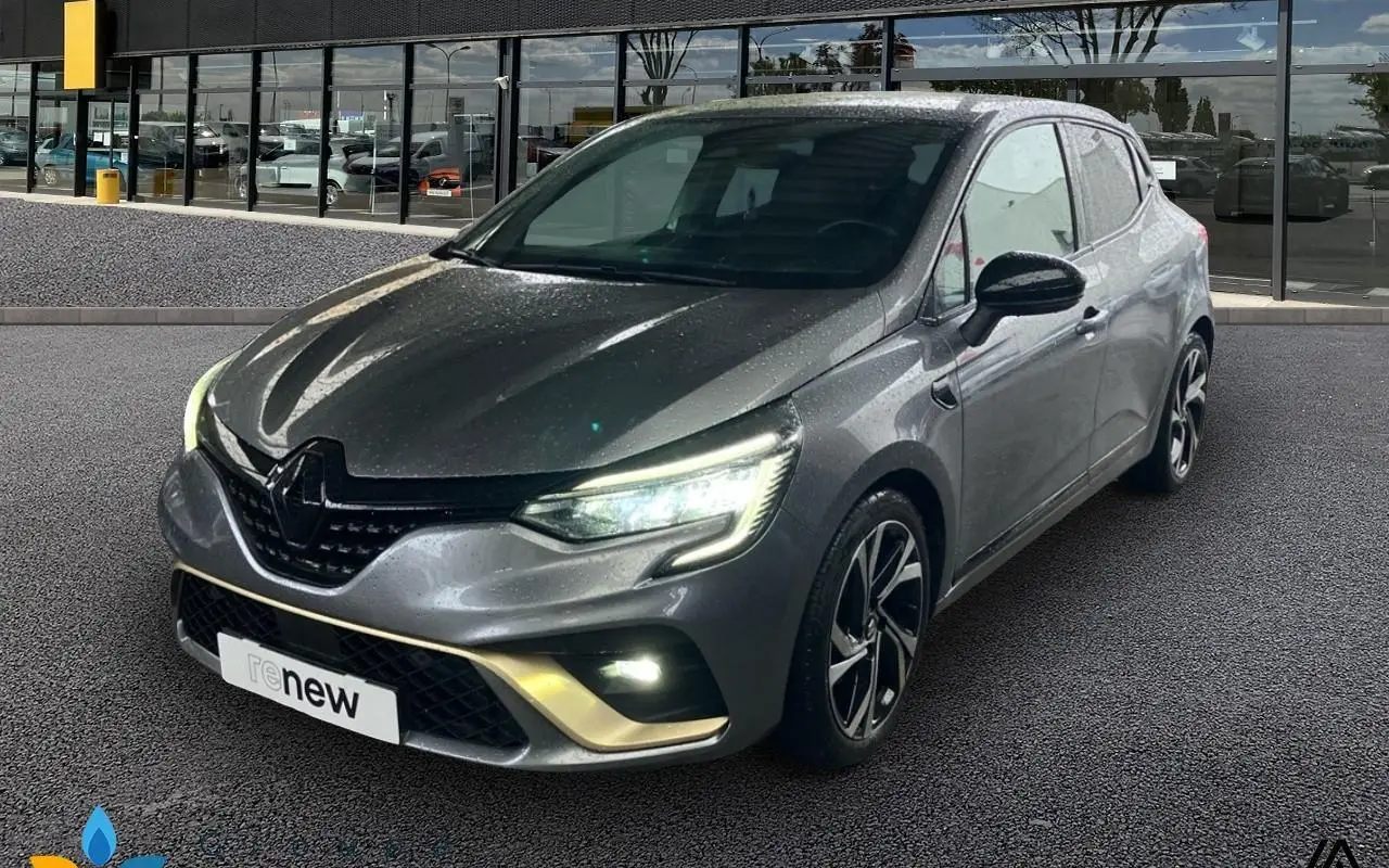 Renault Clio v Clio e-tech full hybrid 145 engineered 1319 1