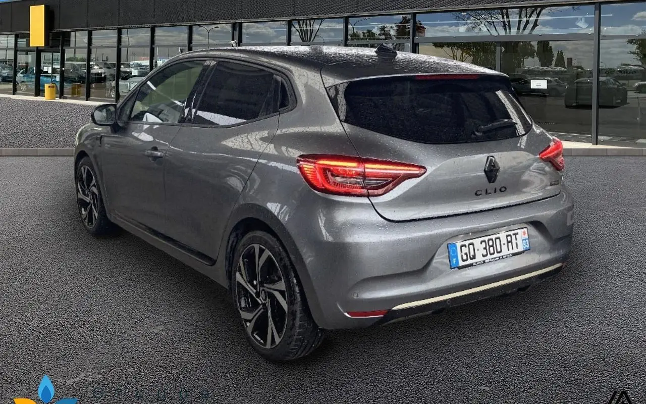 Renault Clio v Clio e-tech full hybrid 145 engineered 1319 2