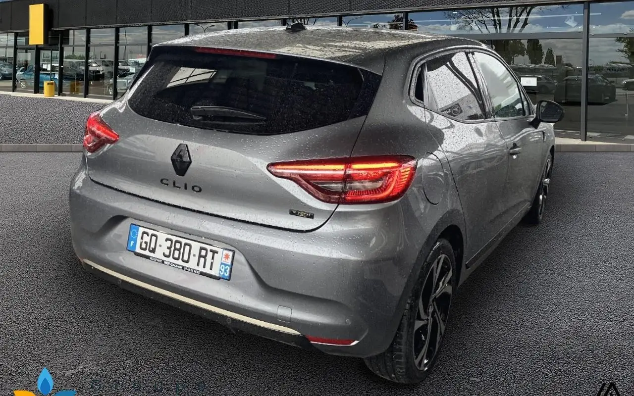 Renault Clio v Clio e-tech full hybrid 145 engineered 1319 3
