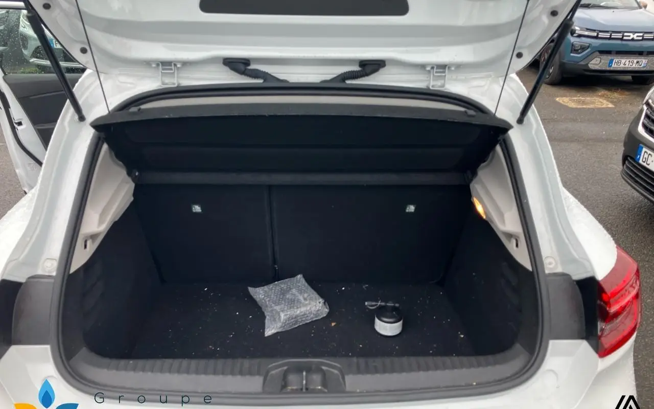Renault Clio v Clio e-tech 140 - 21n business 1321 10