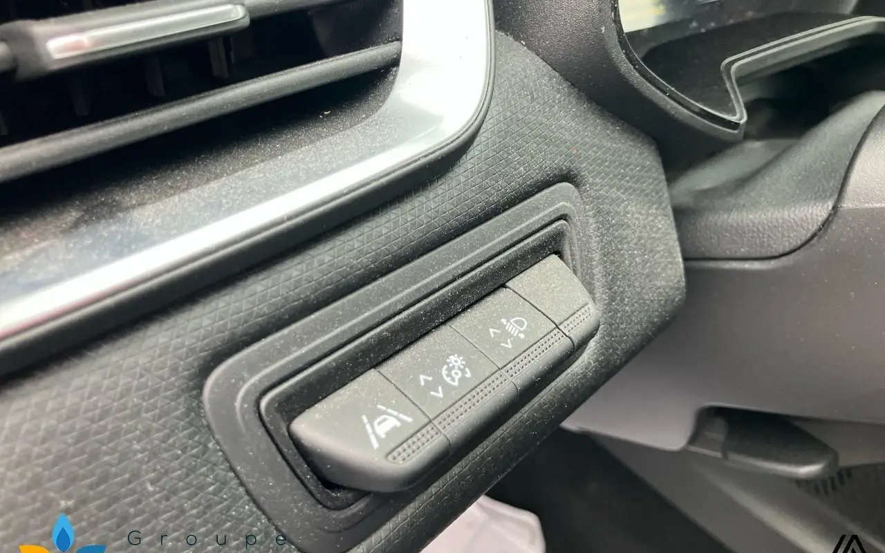Renault Clio v Clio e-tech 140 - 21n business 1321 13