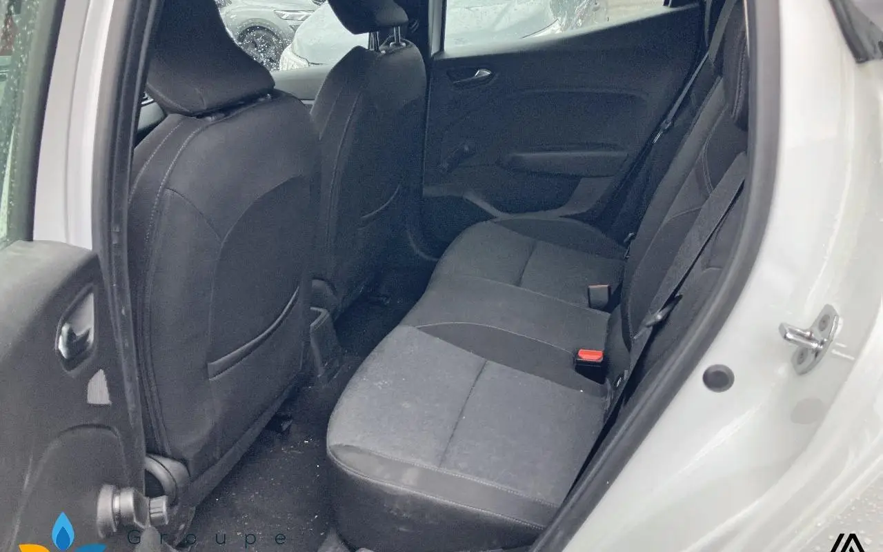 Renault Clio v Clio e-tech 140 - 21n business 1321 9
