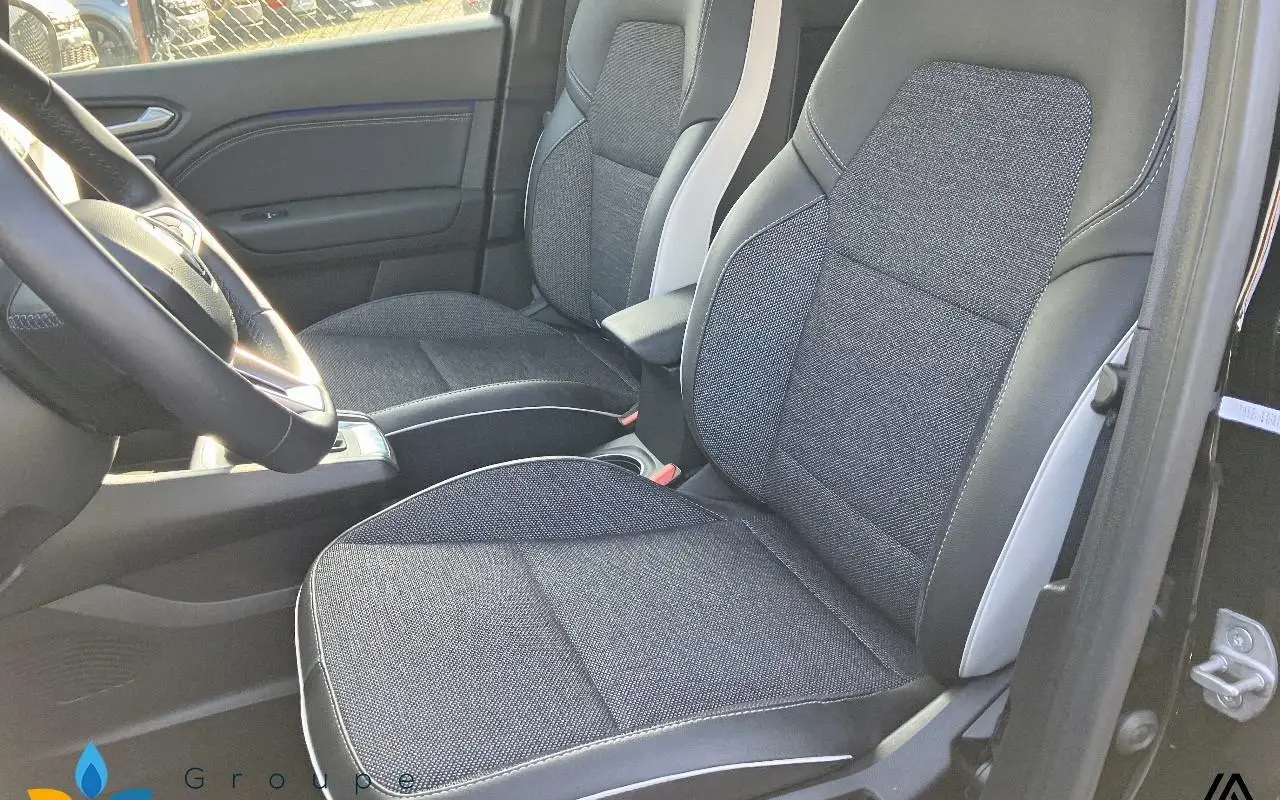 Renault Captur E-tech full hybrid 145 techno 635 8
