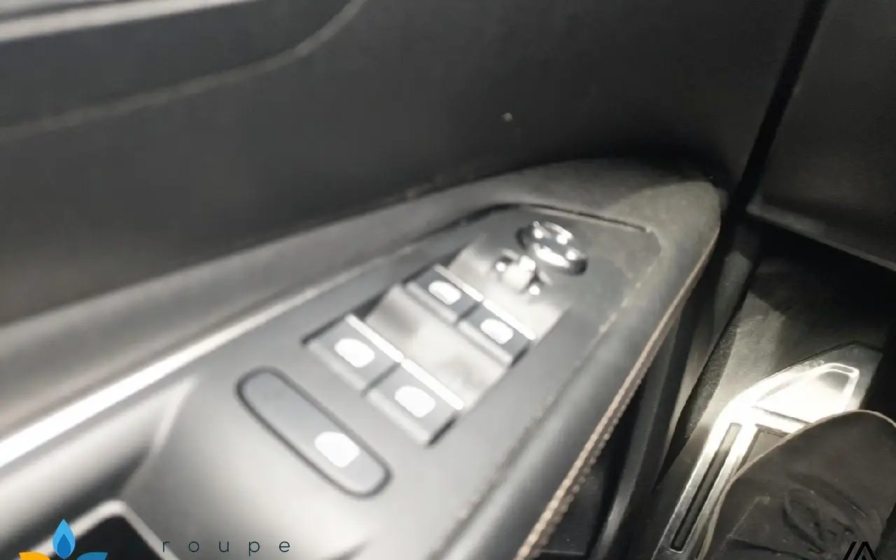 Peugeot 3008 Hybrid 225 e-eat8 gt 716 12