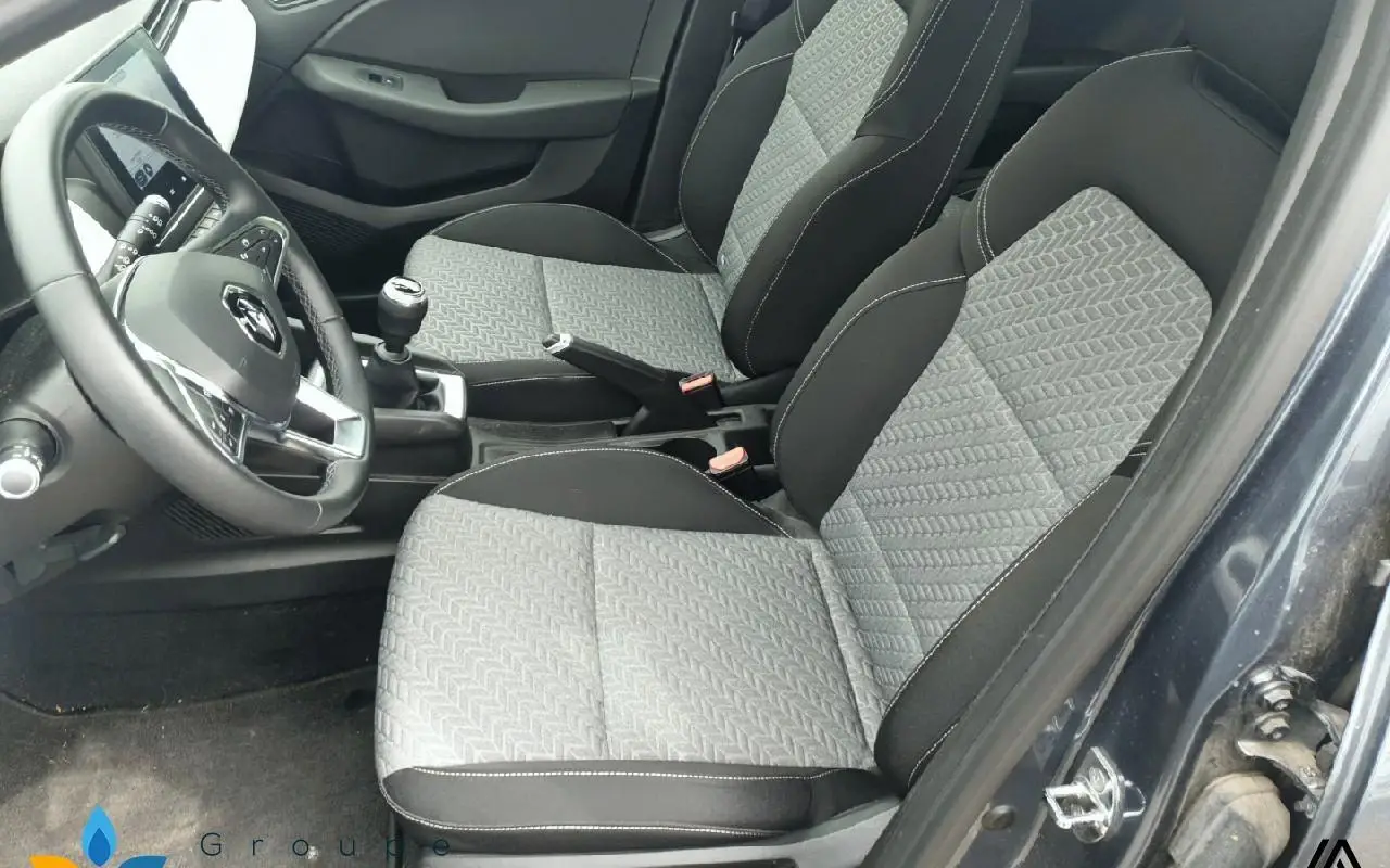 Renault Clio v Clio tce 90 limited 718 8