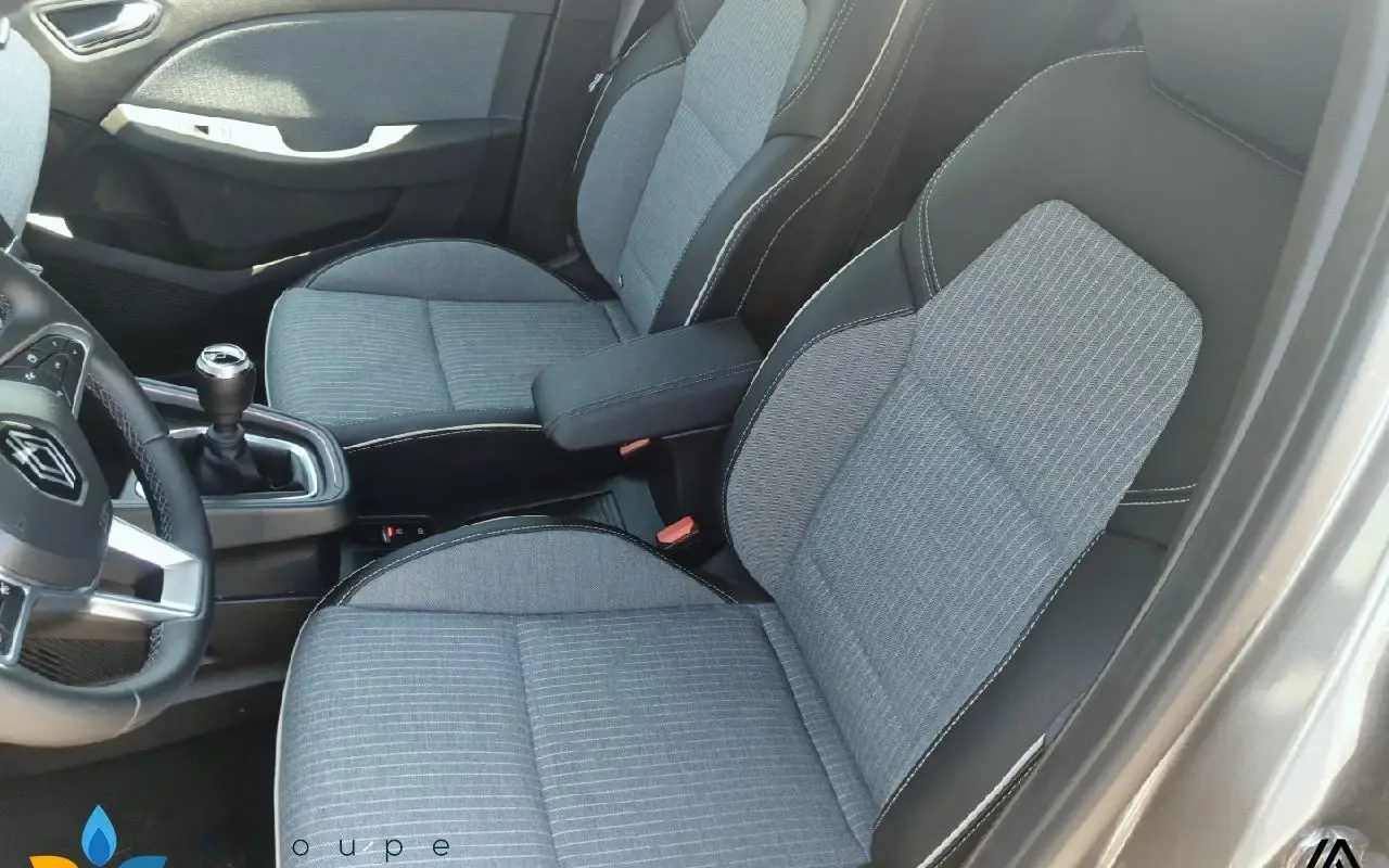 Renault Clio v Clio tce 90 techno 735 8
