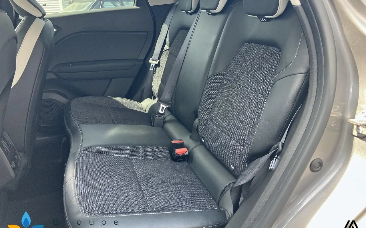 Renault Captur E-tech full hybrid 145 techno 738 9