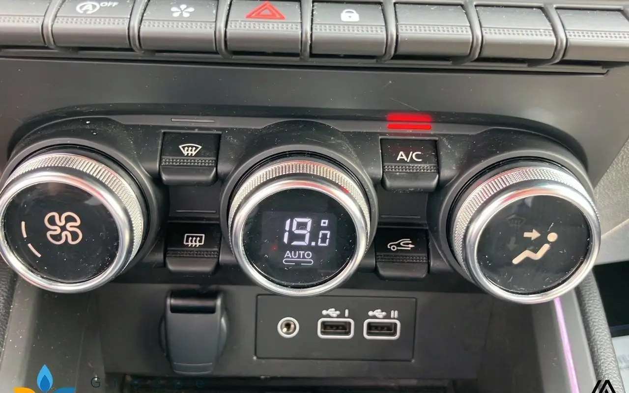 Renault Clio v Clio tce 90 techno 770 13
