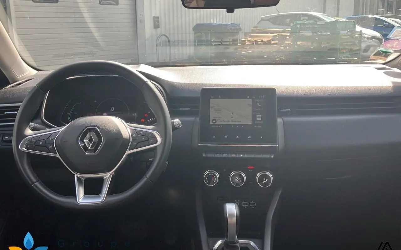 Renault Clio v Clio e-tech 140 business 836 6