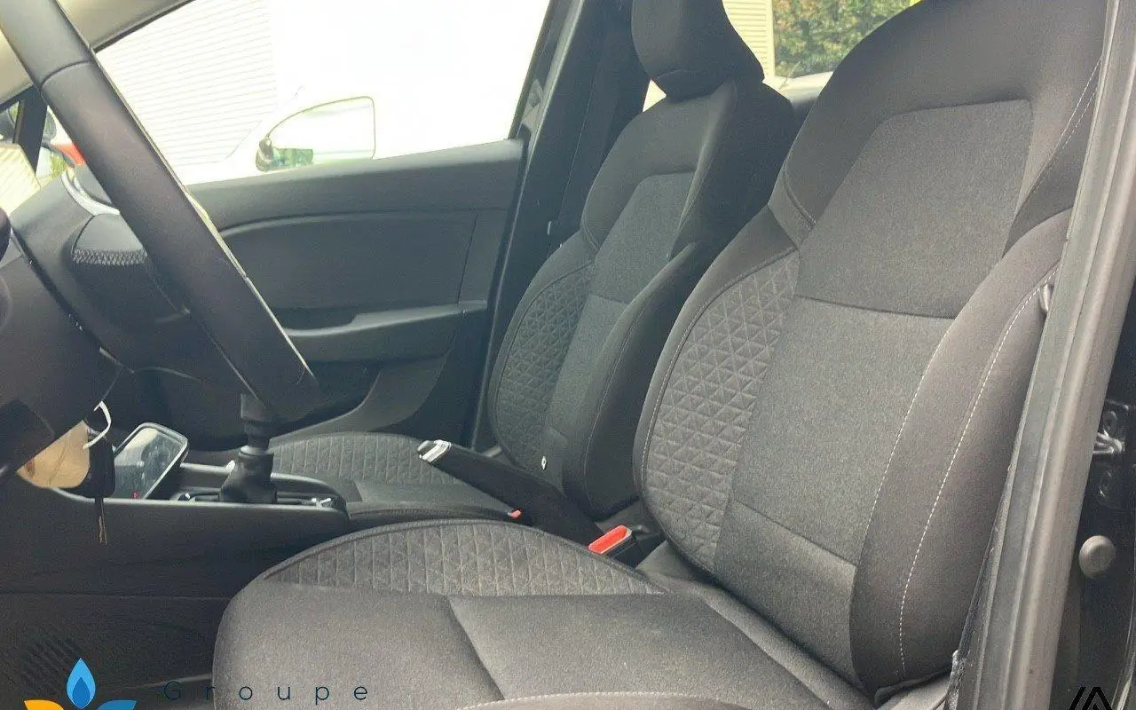 Renault Clio v Clio blue dci 100 evolution 851 8
